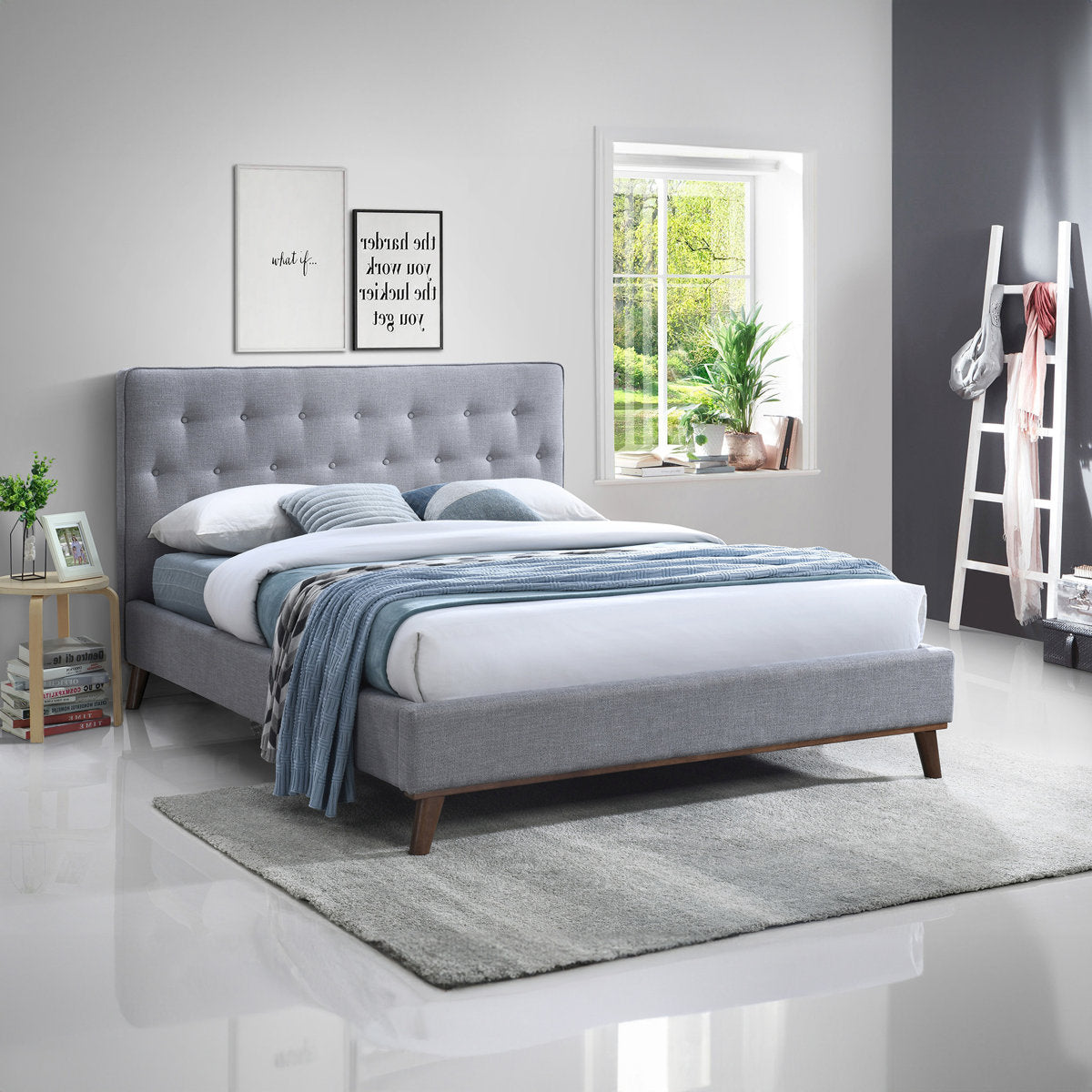 Bobina Upholstered Platform Bed