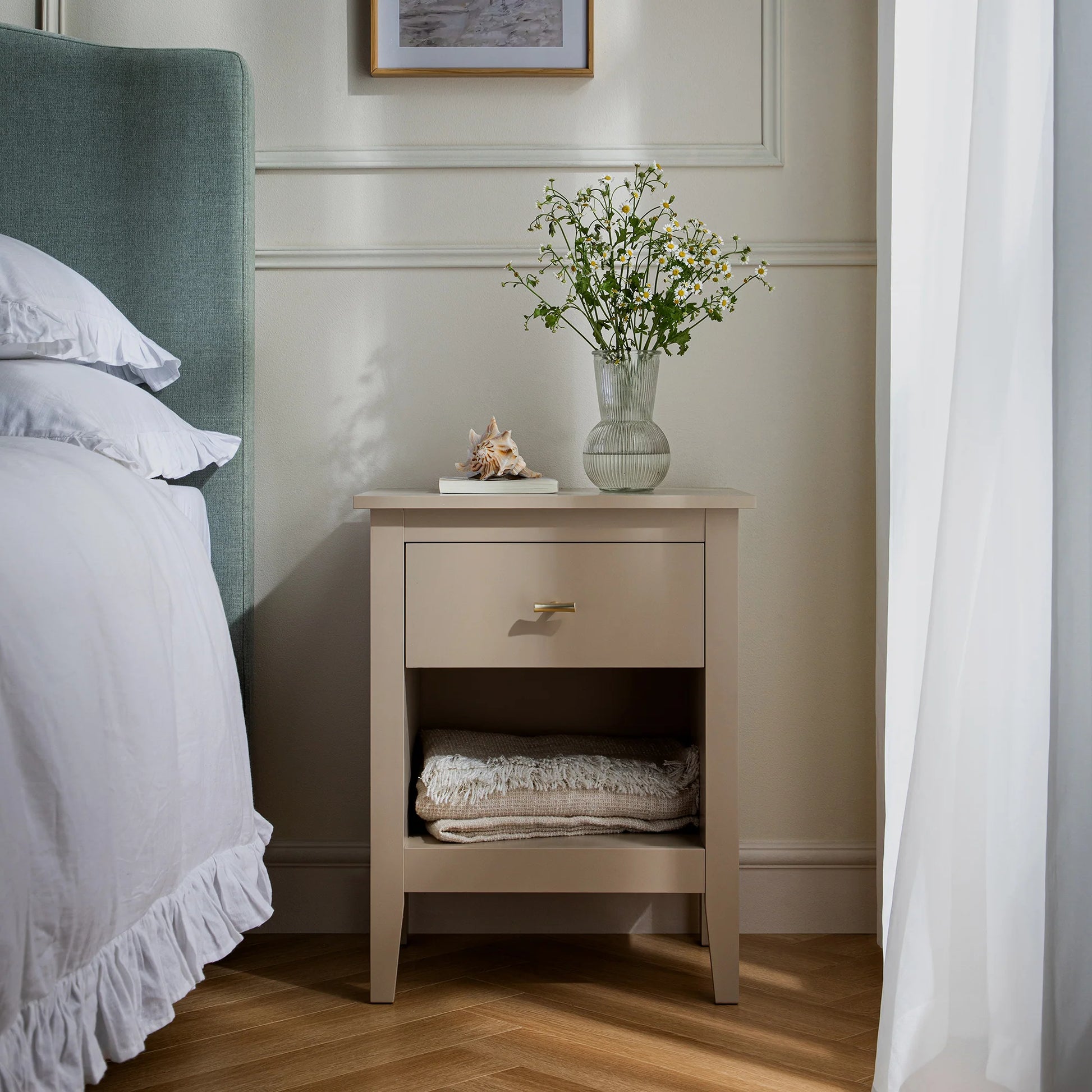 Wynmist 1-Drawer Bedside Table