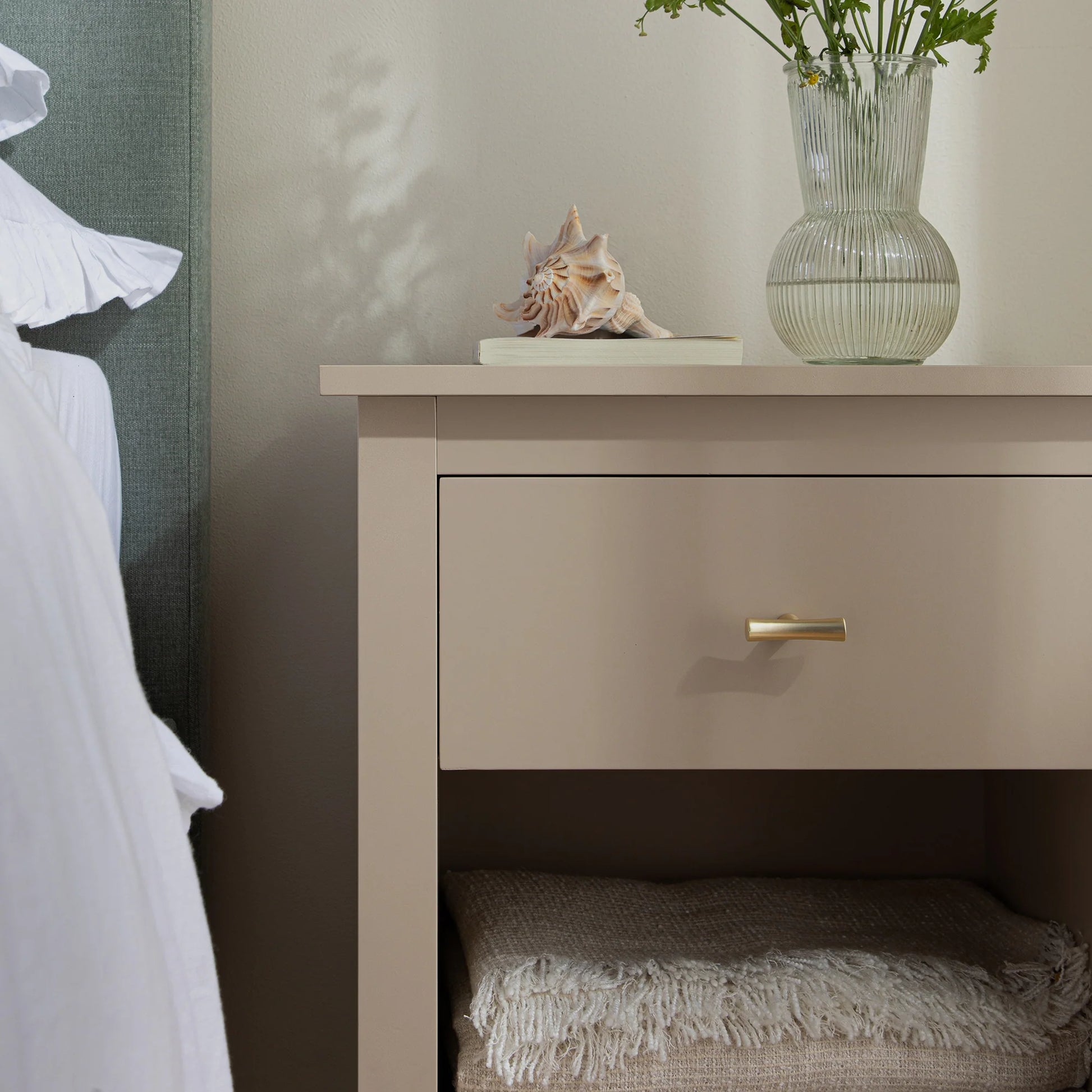 Wynmist 1-Drawer Bedside Table