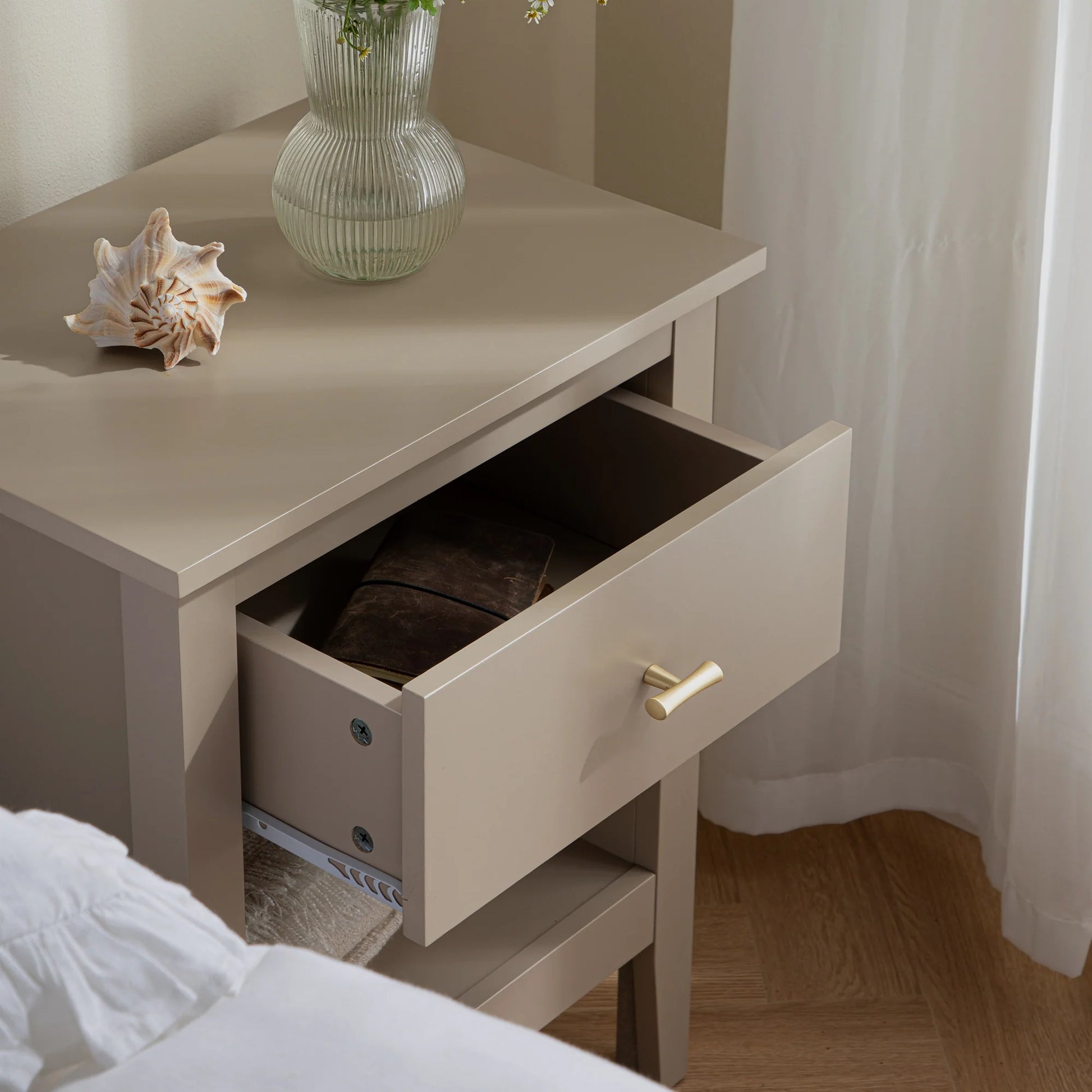 Wynmist 1-Drawer Bedside Table
