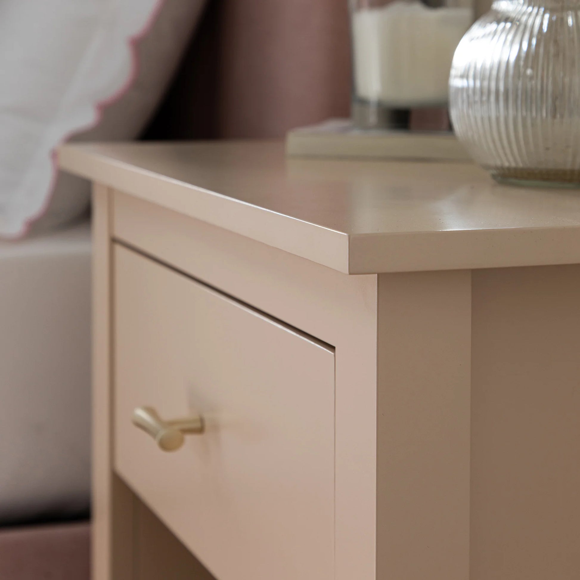 Wynmist 1-Drawer Bedside Table