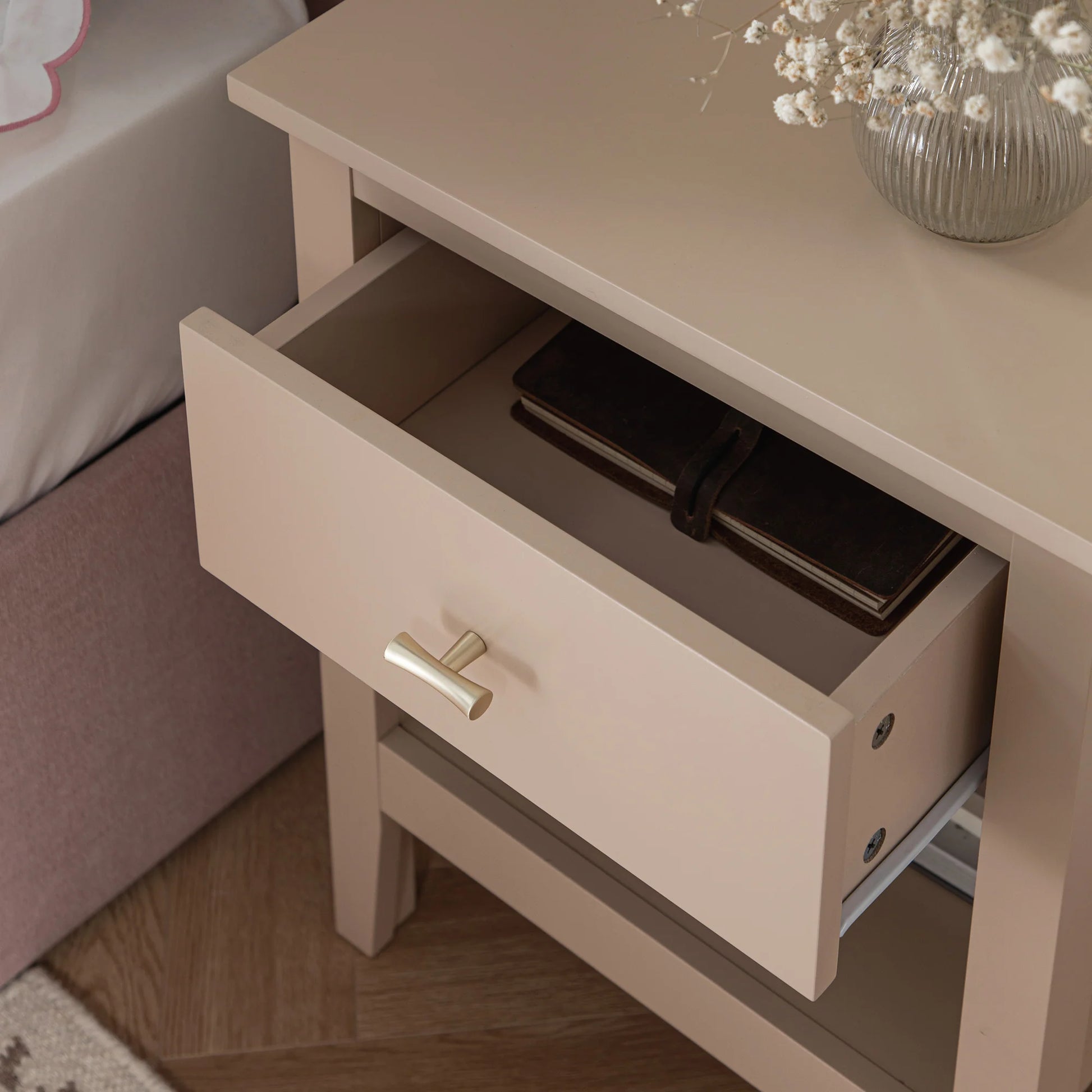Wynmist 1-Drawer Bedside Table