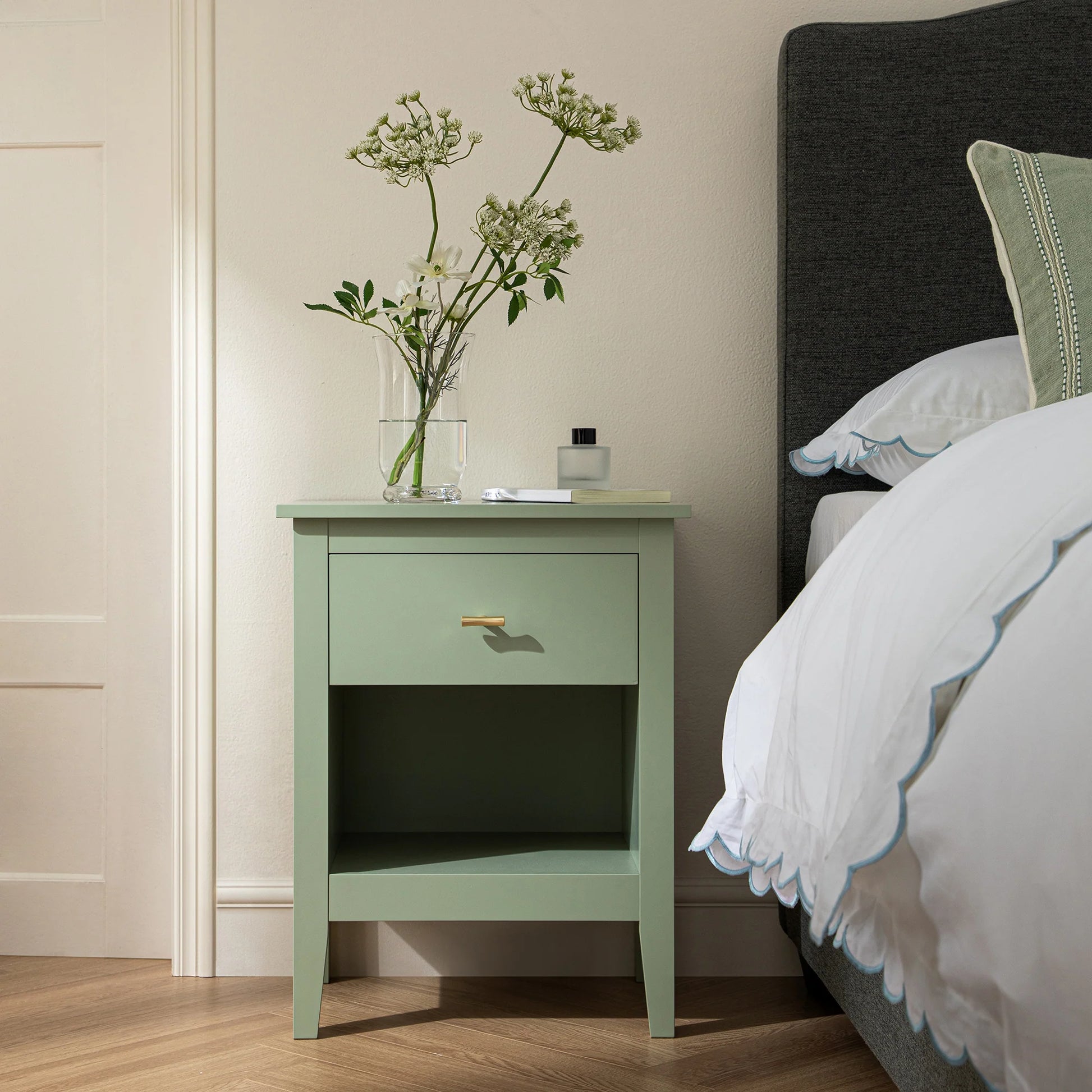 Wynmist 1-Drawer Bedside Table