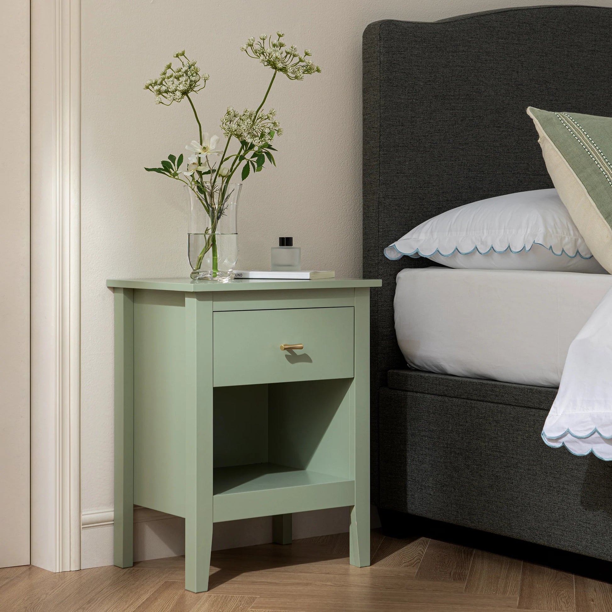 Wynmist 1-Drawer Bedside Table