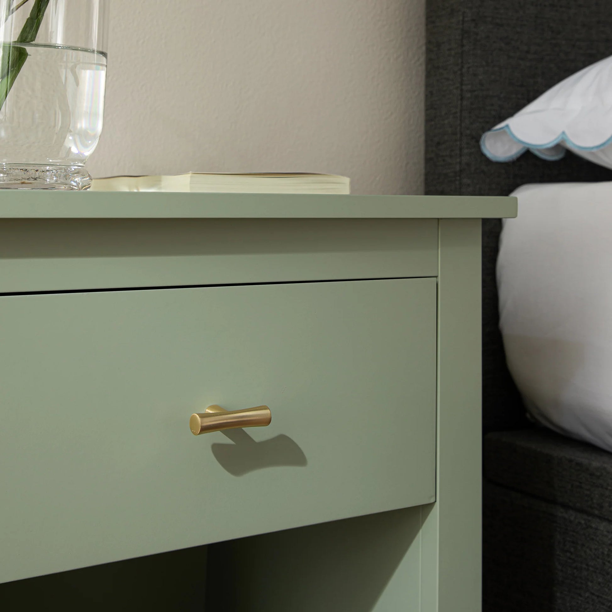 Wynmist 1-Drawer Bedside Table