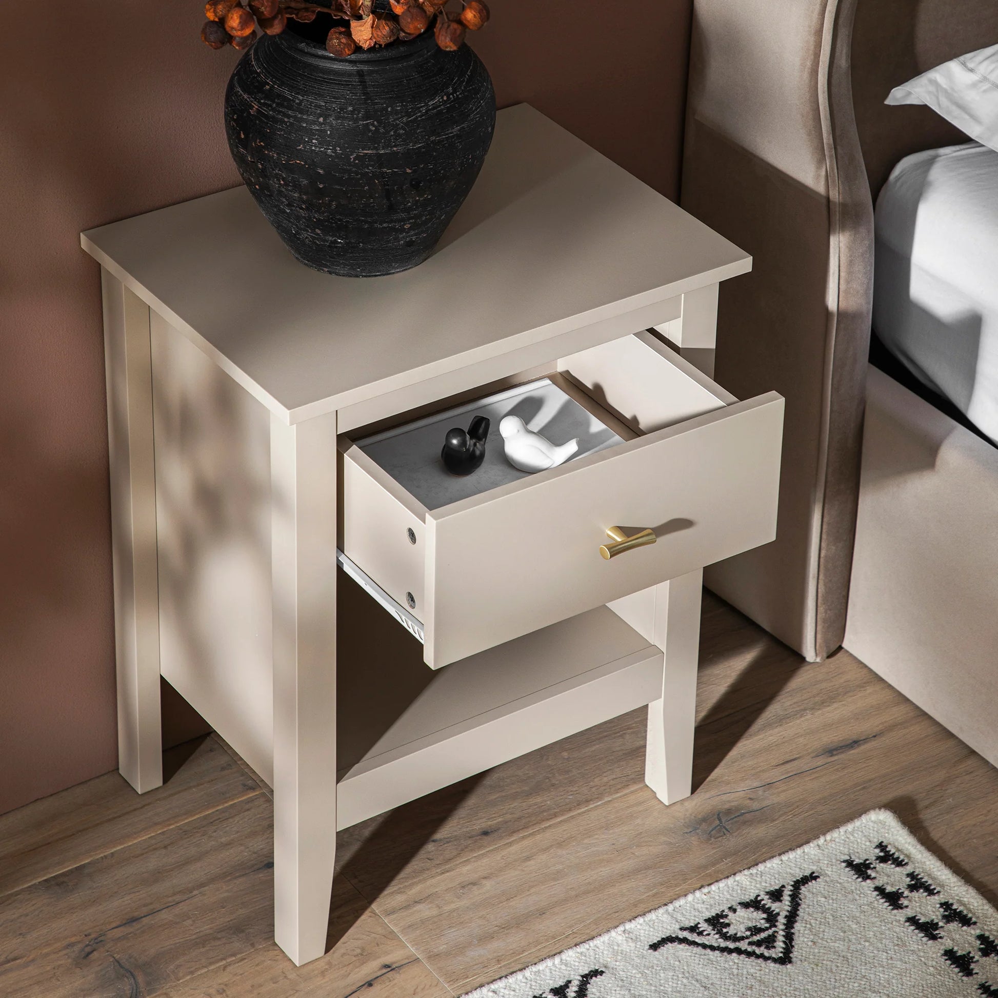 Wynmist 1-Drawer Bedside Table