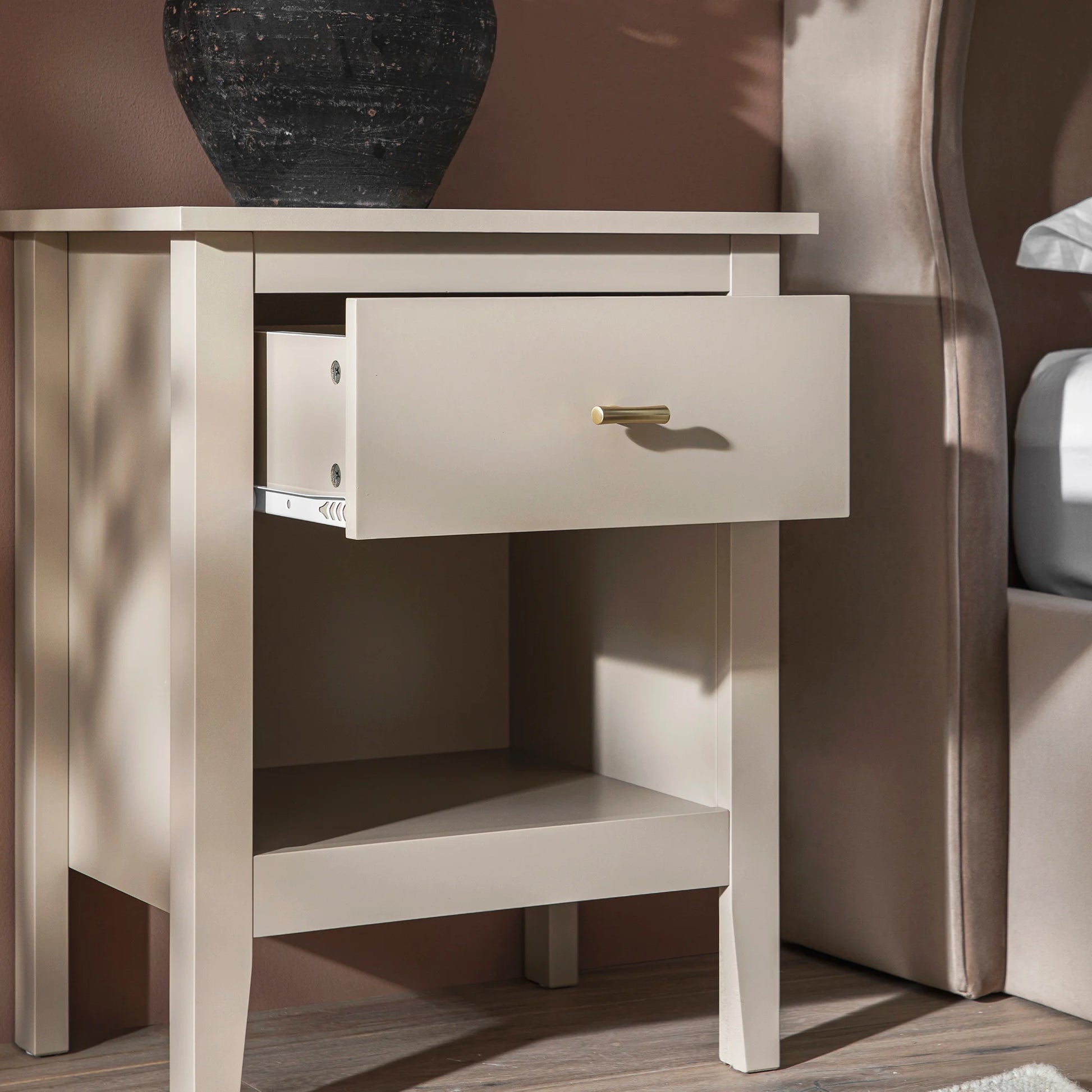 Wynmist 1-Drawer Bedside Table