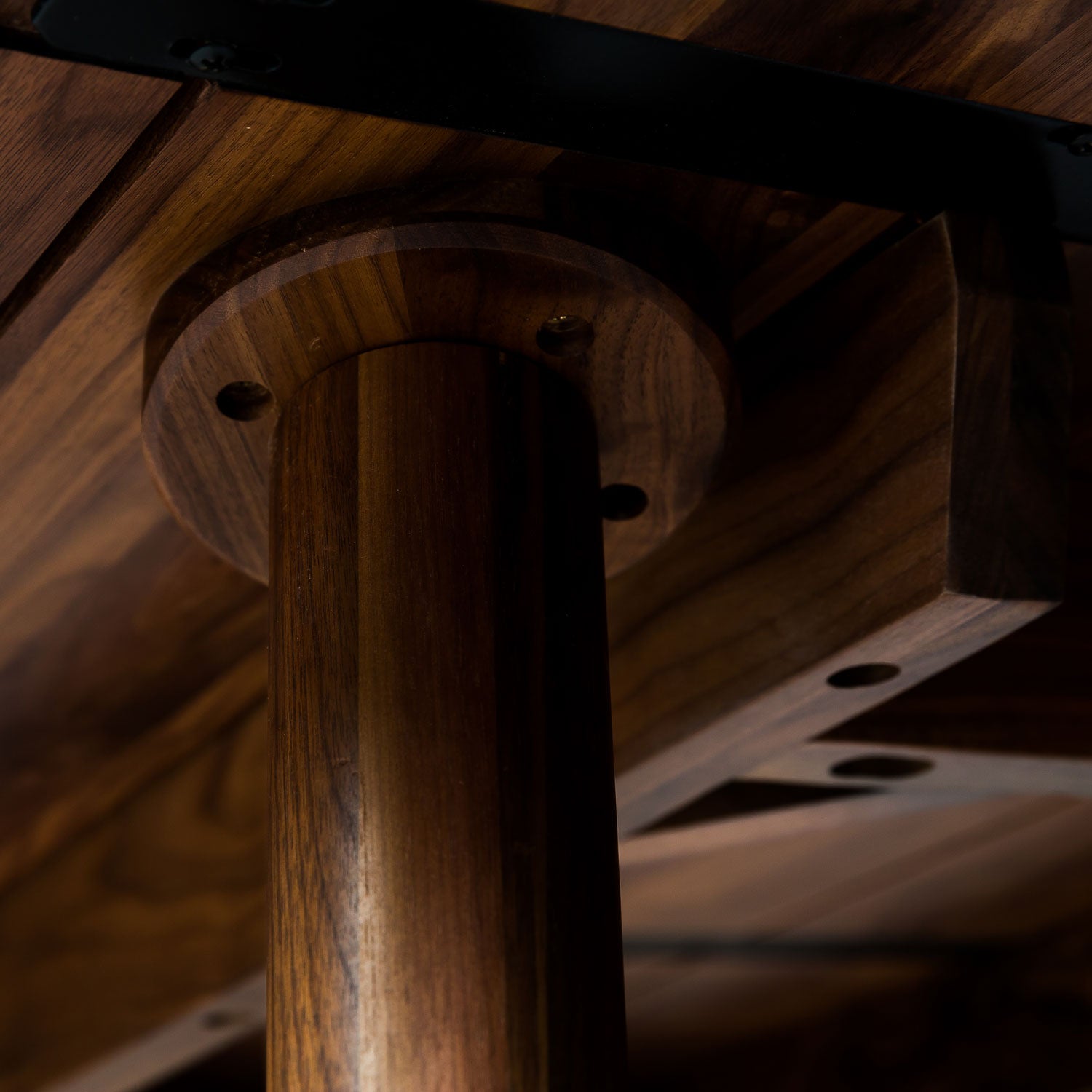 Seno Round Dining Table