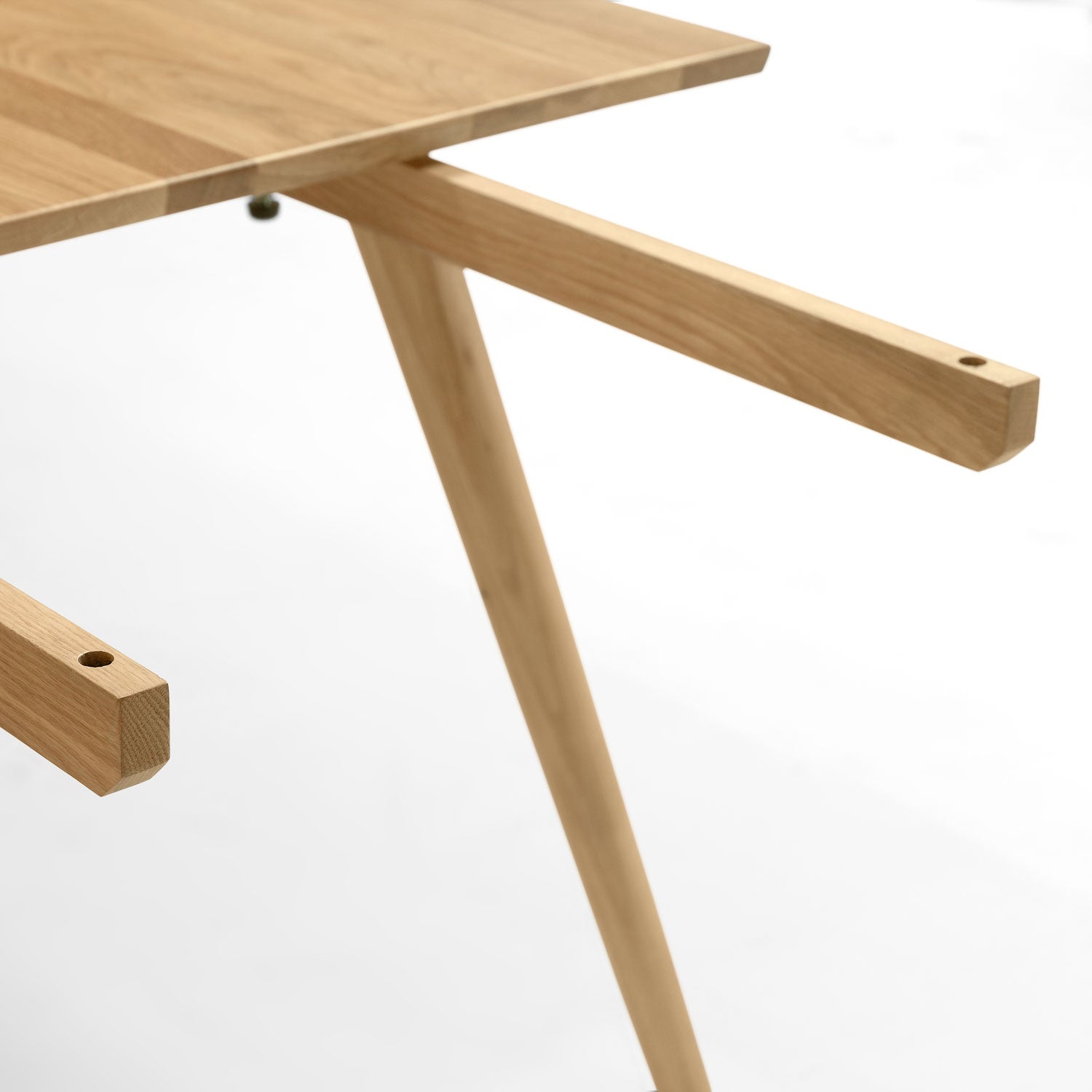 Seno Round Dining Table