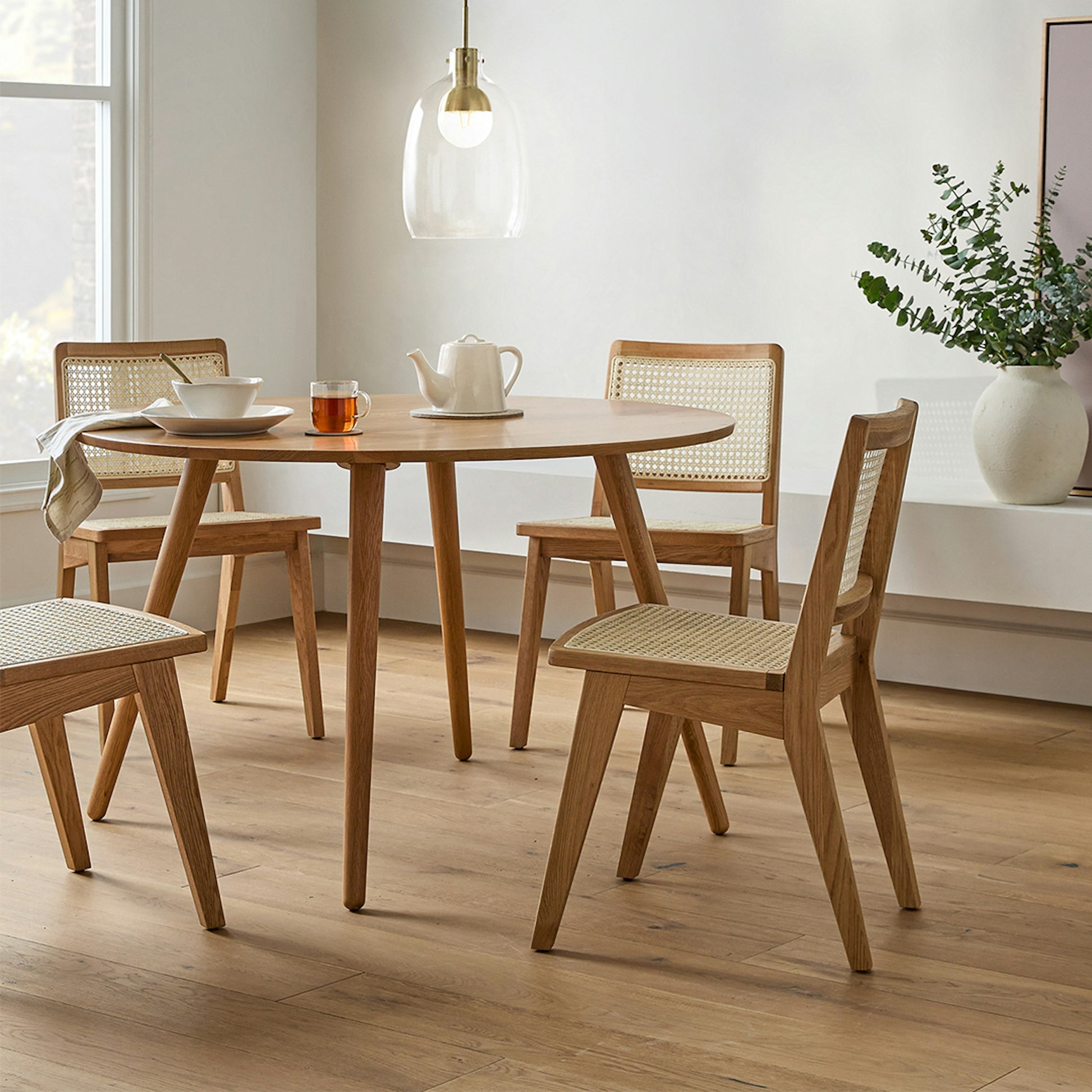 Seno Round Dining Table