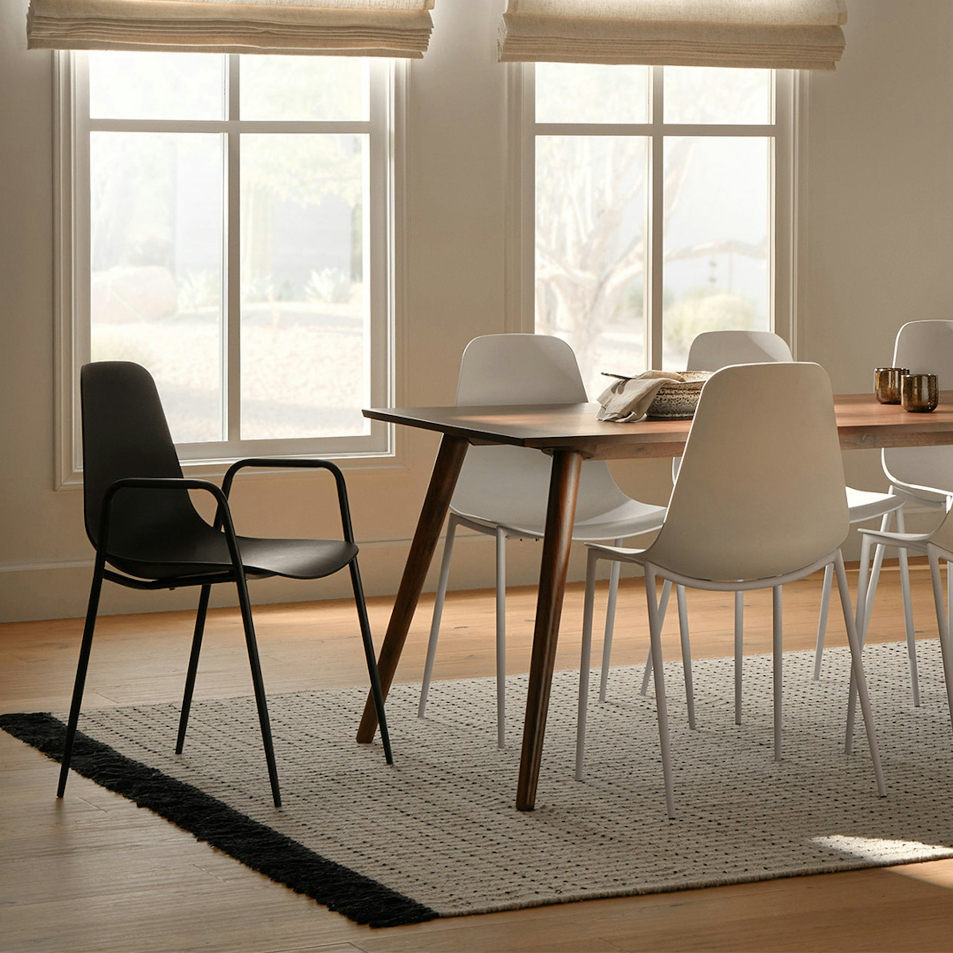 Seno Round Dining Table